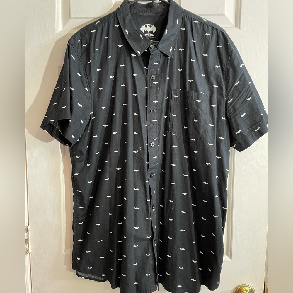 Men’s Double XL (XXL) Kohl’s Batman Black w white insignia all over Men's Shirt